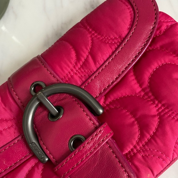 Coach Signature C Bright Pink Quilted Wristlet - Picture 3 of 7